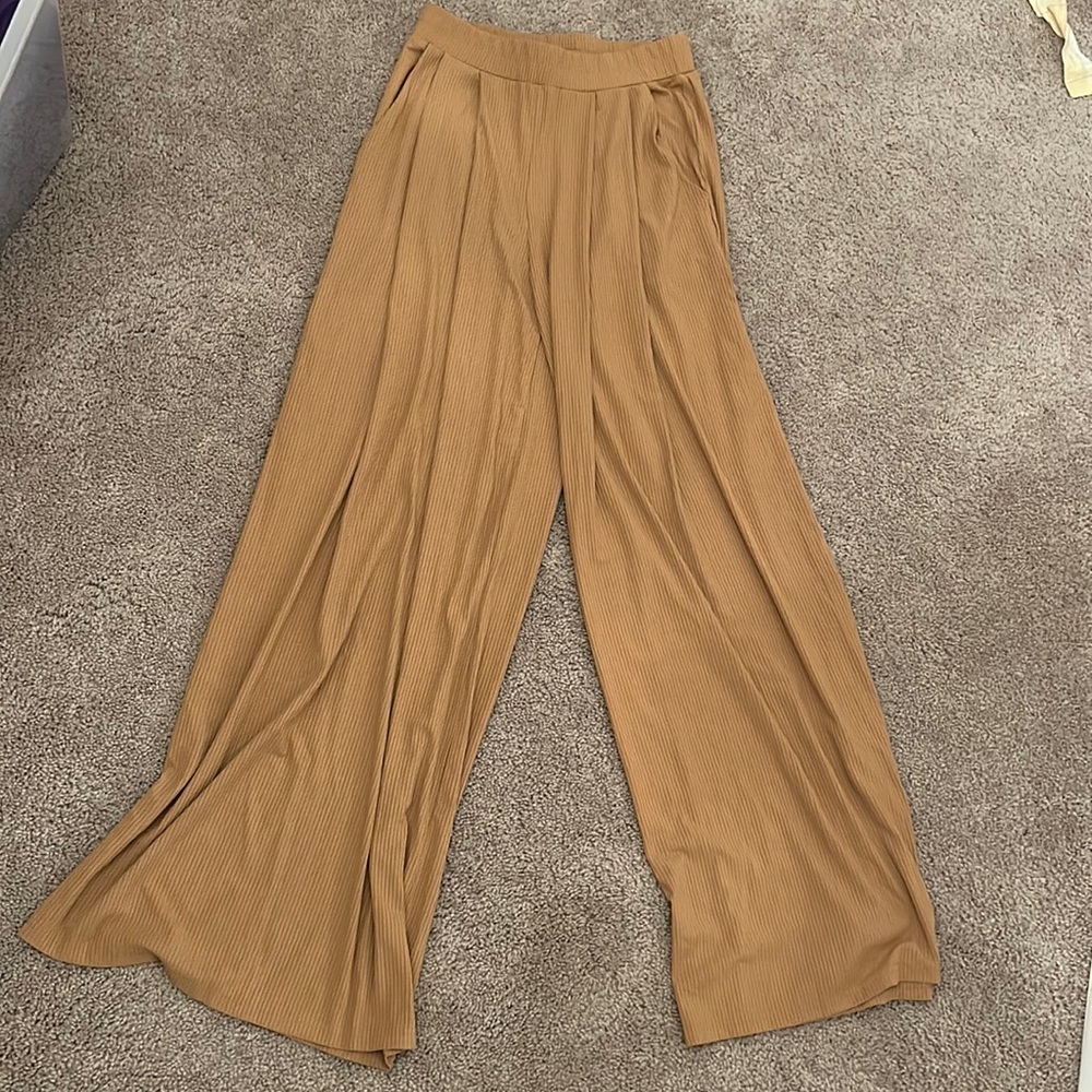 NWT relaxed pants size large